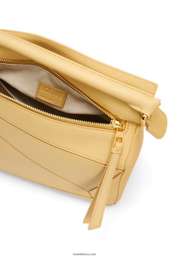 Loewe moterys mažas dėlionės maišelis iš minkštos grūdėtos veršienos tamsus sviestas BZ26XN393