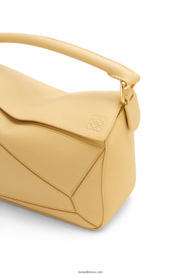 Loewe moterys mažas dėlionės maišelis iš minkštos grūdėtos veršienos tamsus sviestas BZ26XN393