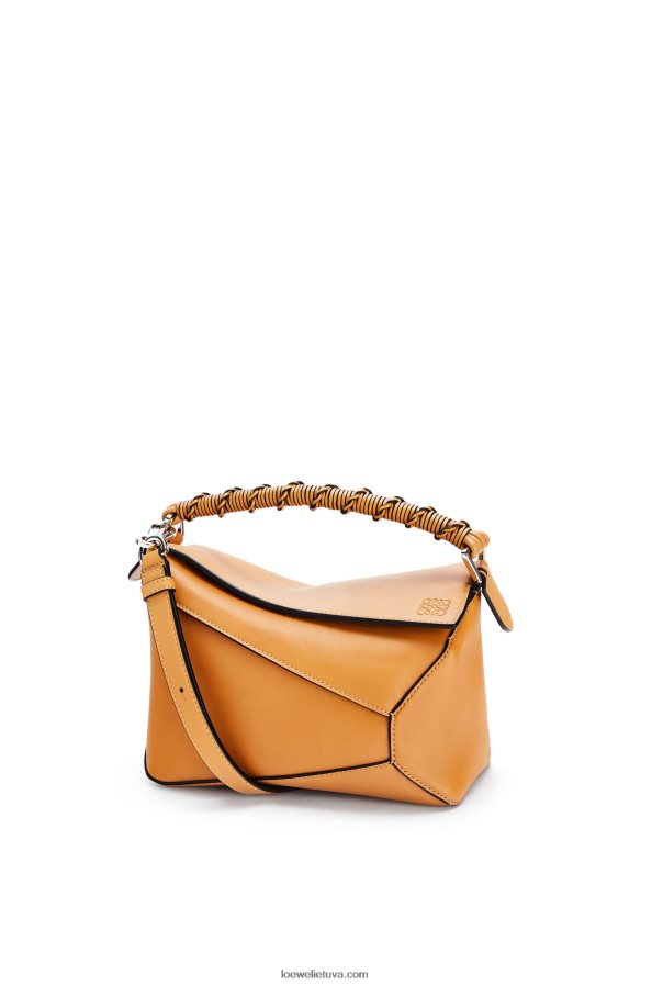 Loewe moterys mažas galvosūkių maišelis iš Nappa veršiuko odos šilta dykuma BZ26XN517