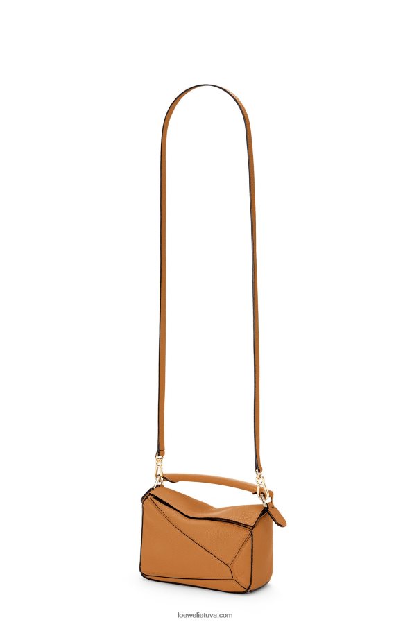 Loewe moterys mini dėlionės maišelis iš minkštos grūdėtos veršienos lengva karamelė BZ26XN299