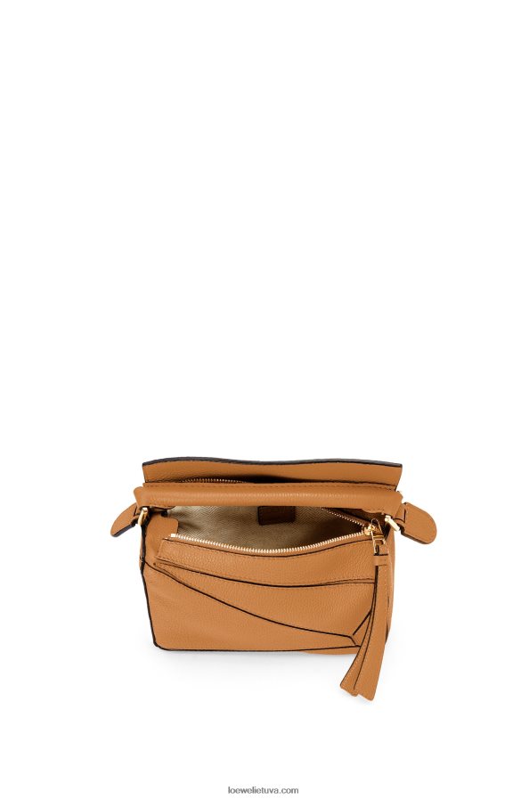 Loewe moterys mini dėlionės maišelis iš minkštos grūdėtos veršienos lengva karamelė BZ26XN299