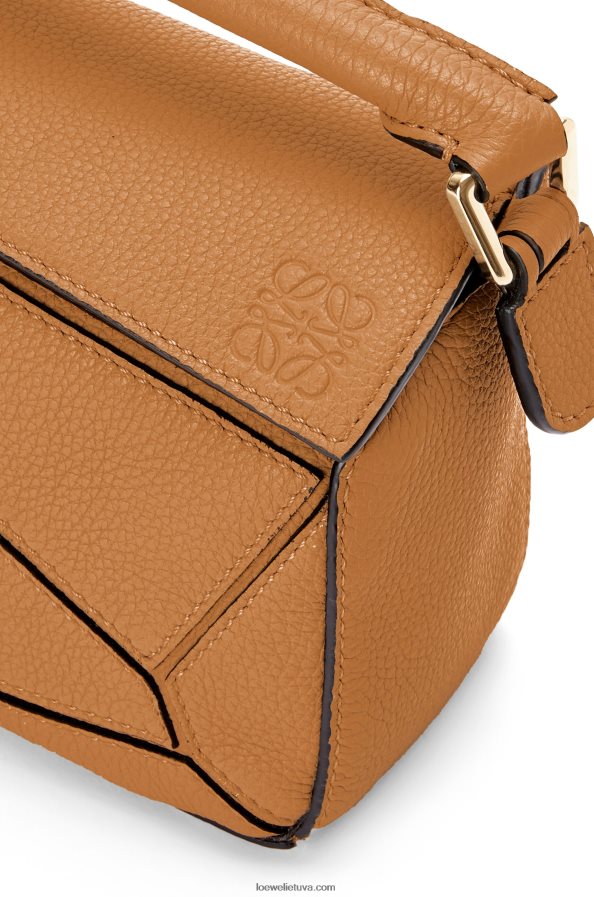 Loewe moterys mini dėlionės maišelis iš minkštos grūdėtos veršienos lengva karamelė BZ26XN299
