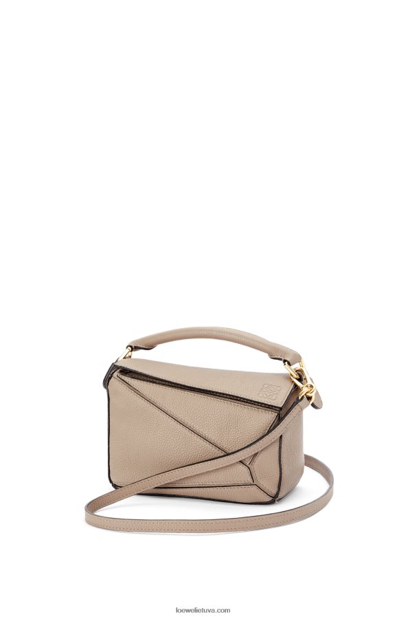 Loewe moterys mini dėlionės maišelis iš minkštos grūdėtos veršienos smėlis BZ26XN220