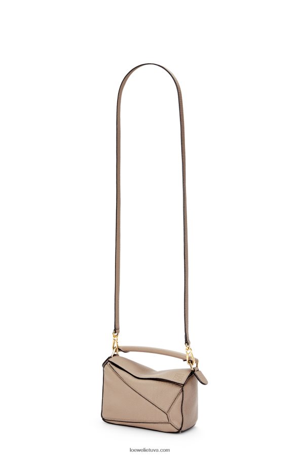 Loewe moterys mini dėlionės maišelis iš minkštos grūdėtos veršienos smėlis BZ26XN220