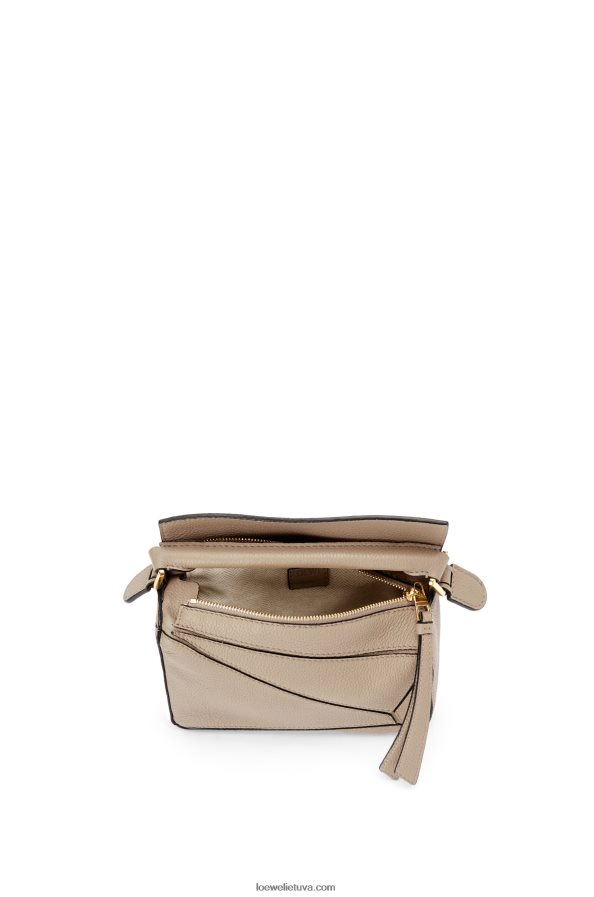 Loewe moterys mini dėlionės maišelis iš minkštos grūdėtos veršienos smėlis BZ26XN220