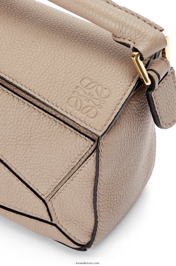 Loewe moterys mini dėlionės maišelis iš minkštos grūdėtos veršienos smėlis BZ26XN220