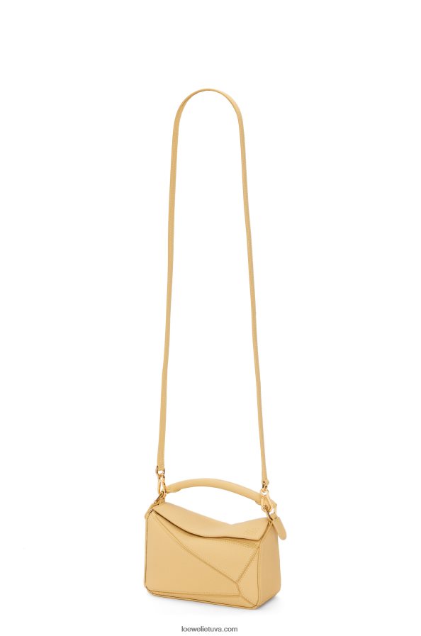 Loewe moterys mini dėlionės maišelis iš minkštos grūdėtos veršienos tamsus sviestas BZ26XN234