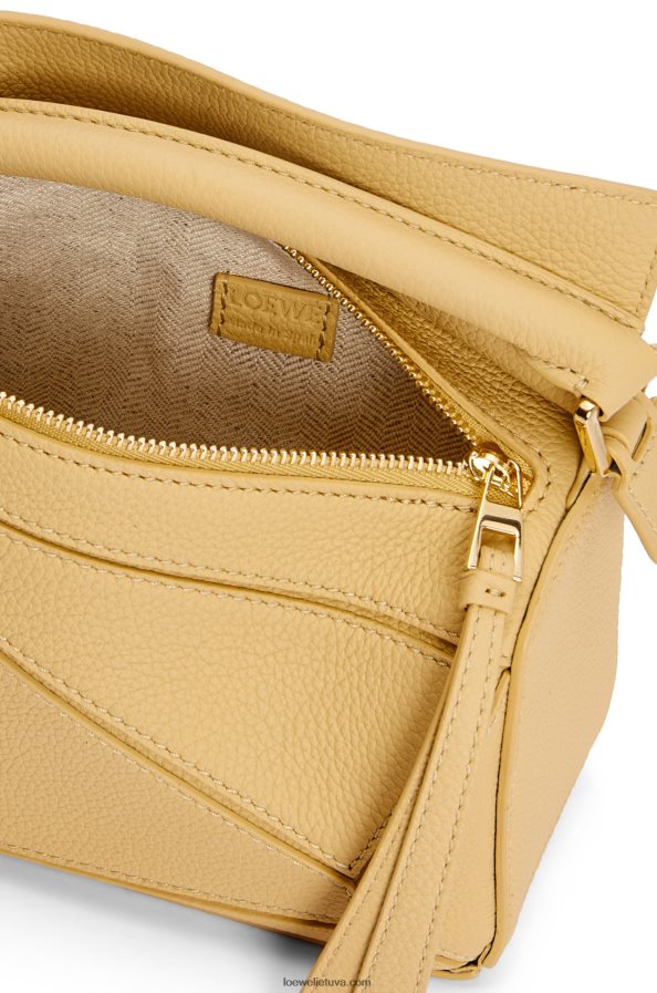 Loewe moterys mini dėlionės maišelis iš minkštos grūdėtos veršienos tamsus sviestas BZ26XN234