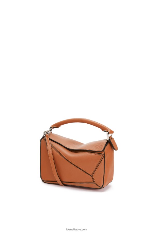 Loewe moterys mini galvosūkių maišelis iš klasikinės blauzdos odos įdegis BZ26XN214