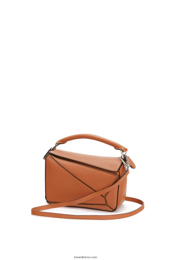 Loewe moterys mini galvosūkių maišelis iš klasikinės blauzdos odos įdegis BZ26XN214