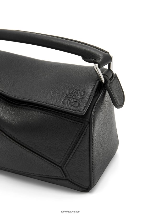 Loewe moterys mini galvosūkių maišelis iš klasikinės blauzdos odos juodas BZ26XN200