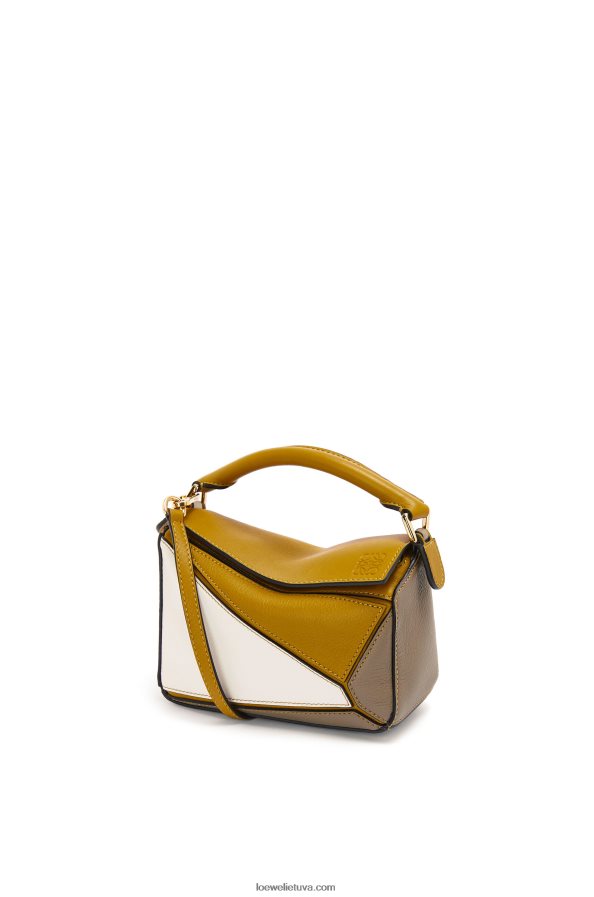 Loewe moterys mini galvosūkių maišelis iš klasikinės blauzdos odos ochra/švelni balta BZ26XN277