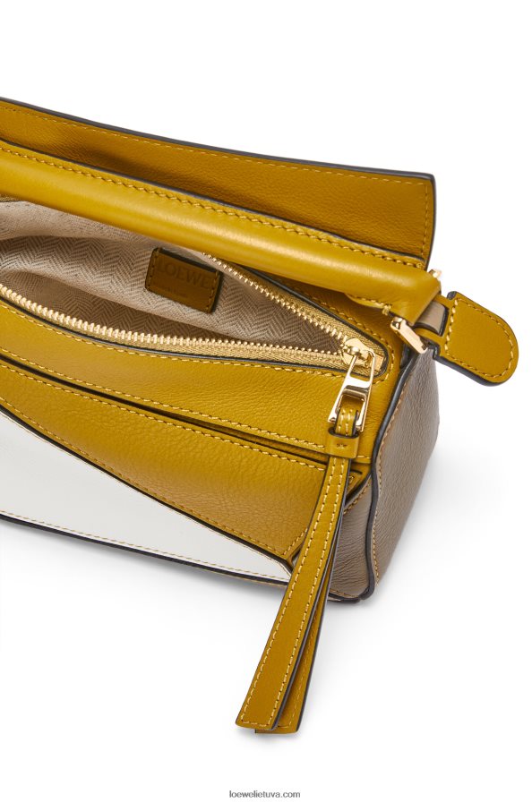 Loewe moterys mini galvosūkių maišelis iš klasikinės blauzdos odos ochra/švelni balta BZ26XN277