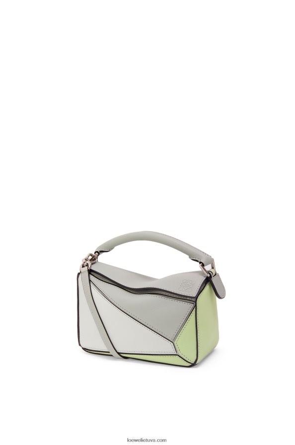 Loewe moterys mini galvosūkių maišelis iš klasikinės blauzdos odos pelenų pilka/šviesiai celadonas BZ26XN257