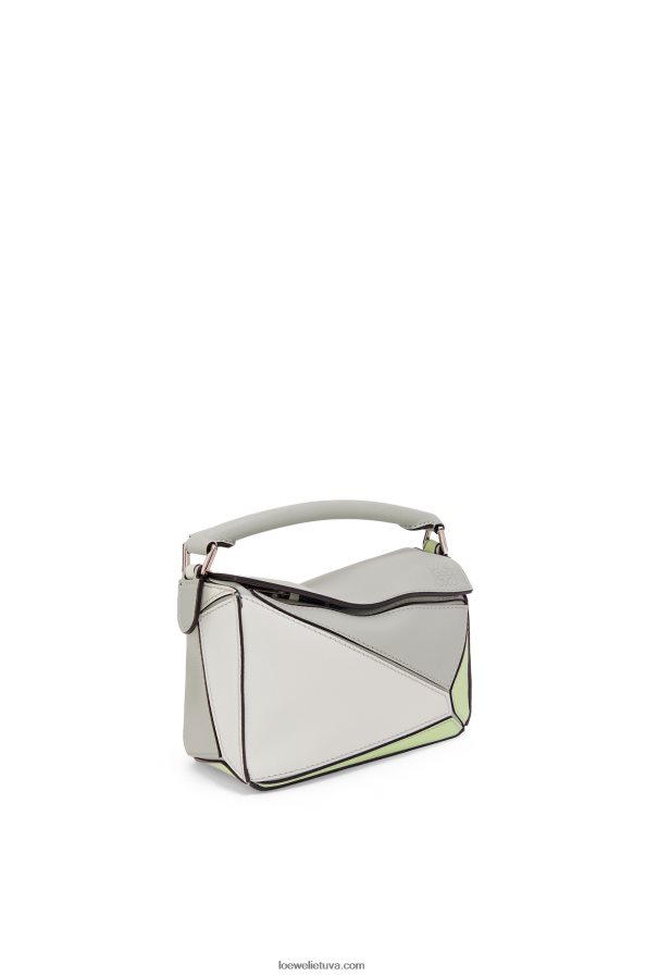 Loewe moterys mini galvosūkių maišelis iš klasikinės blauzdos odos pelenų pilka/šviesiai celadonas BZ26XN257