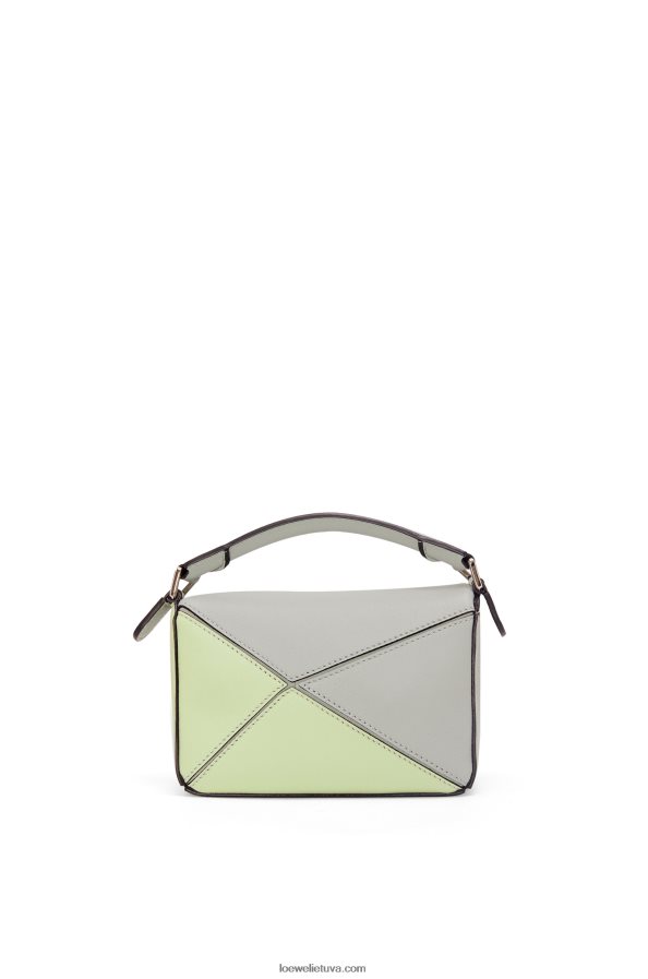 Loewe moterys mini galvosūkių maišelis iš klasikinės blauzdos odos pelenų pilka/šviesiai celadonas BZ26XN257