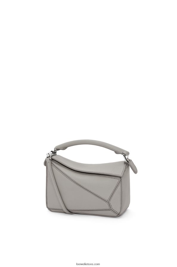 Loewe moterys mini galvosūkių maišelis iš klasikinės blauzdos odos perlų pilka BZ26XN314