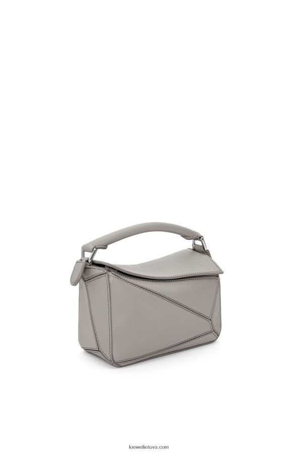 Loewe moterys mini galvosūkių maišelis iš klasikinės blauzdos odos perlų pilka BZ26XN314