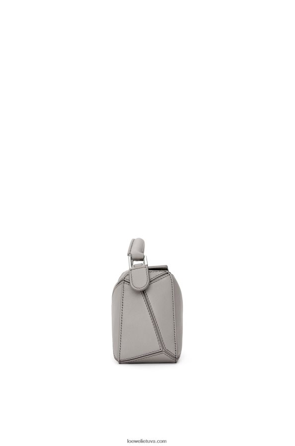 Loewe moterys mini galvosūkių maišelis iš klasikinės blauzdos odos perlų pilka BZ26XN314