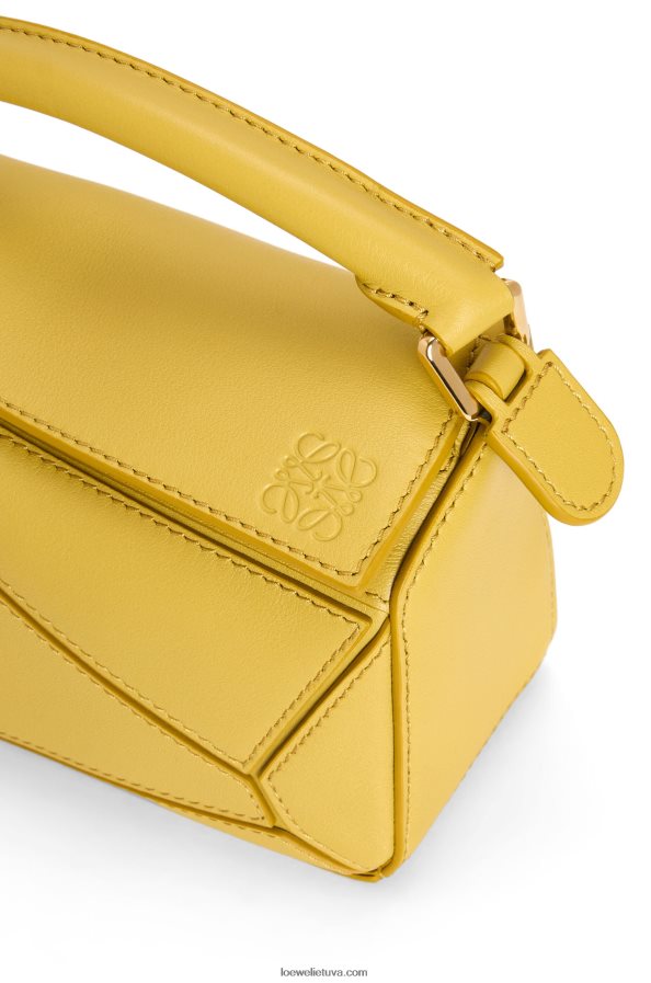 Loewe moterys mini galvosūkių maišelis iš klasikinės blauzdos odos ryški ochra BZ26XN201