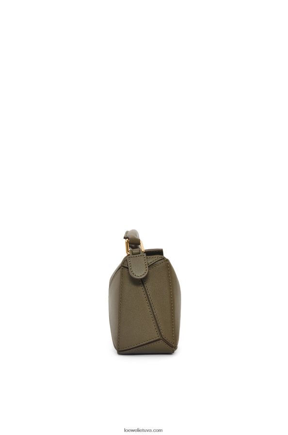 Loewe moterys mini galvosūkių maišelis iš klasikinės blauzdos odos tamsiai chaki žalia BZ26XN202