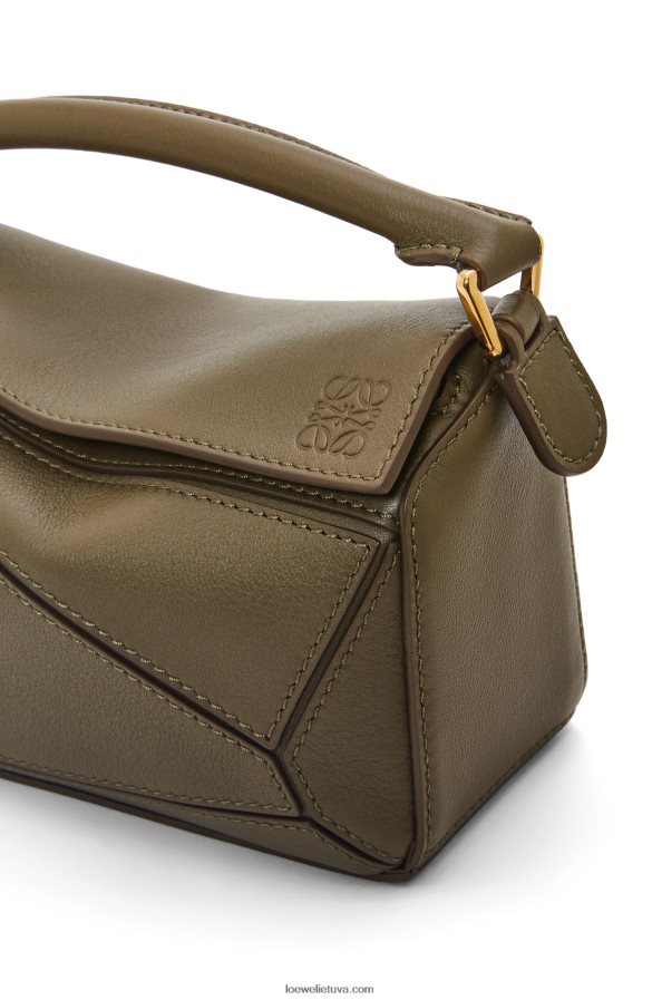 Loewe moterys mini galvosūkių maišelis iš klasikinės blauzdos odos tamsiai chaki žalia BZ26XN202