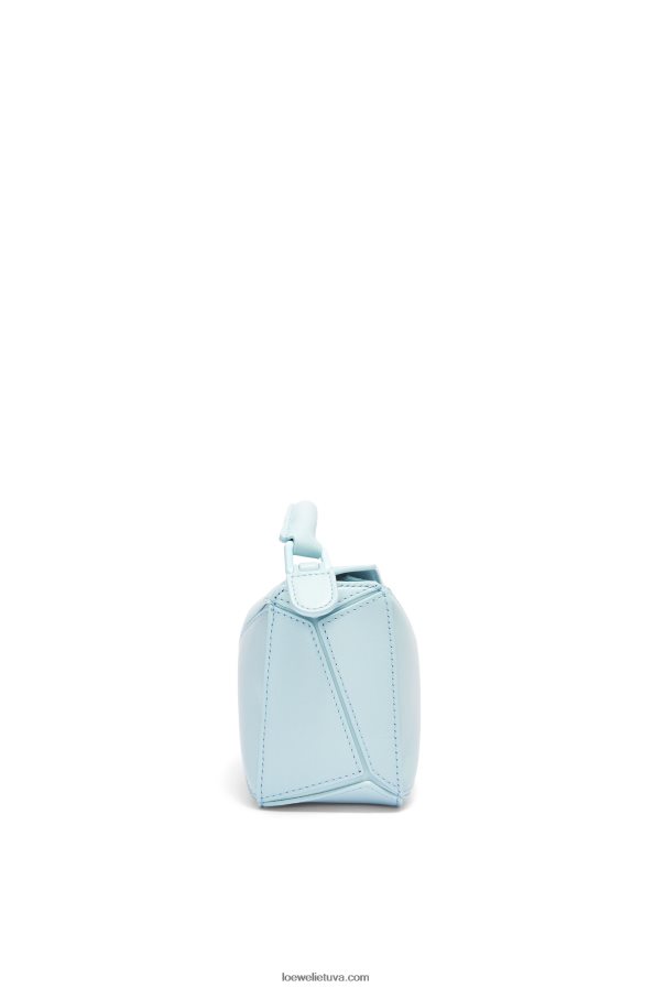 Loewe moterys mini galvosūkių maišelis iš satino veršiuko odos akvamarinas BZ26XN264