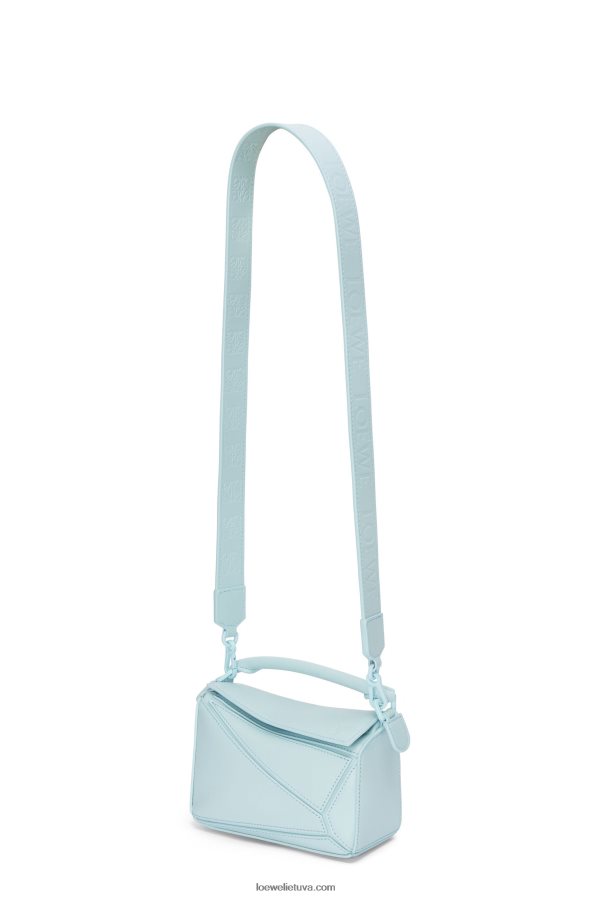 Loewe moterys mini galvosūkių maišelis iš satino veršiuko odos akvamarinas BZ26XN264