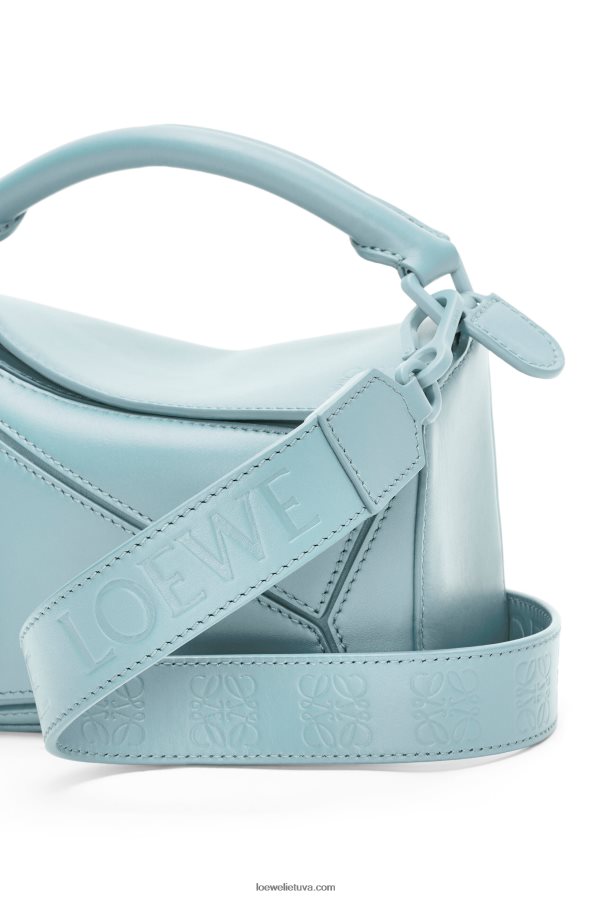 Loewe moterys mini galvosūkių maišelis iš satino veršiuko odos akvamarinas BZ26XN264