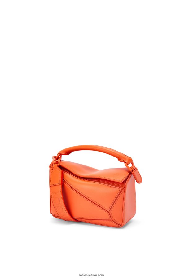Loewe moterys mini galvosūkių maišelis iš satino veršiuko odos oranžinė BZ26XN271