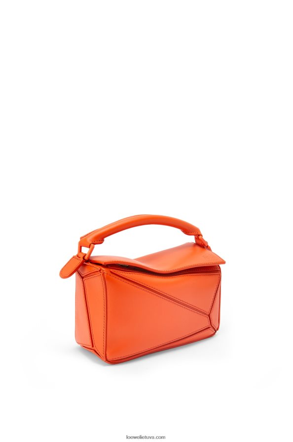 Loewe moterys mini galvosūkių maišelis iš satino veršiuko odos oranžinė BZ26XN271