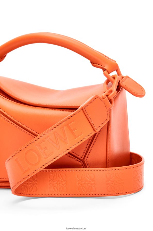 Loewe moterys mini galvosūkių maišelis iš satino veršiuko odos oranžinė BZ26XN271