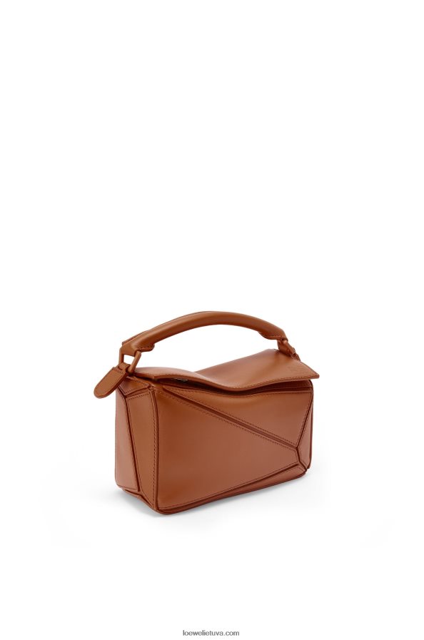 Loewe moterys mini galvosūkių maišelis iš satino veršiuko odos pekano BZ26XN273