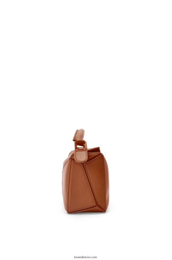 Loewe moterys mini galvosūkių maišelis iš satino veršiuko odos pekano BZ26XN273