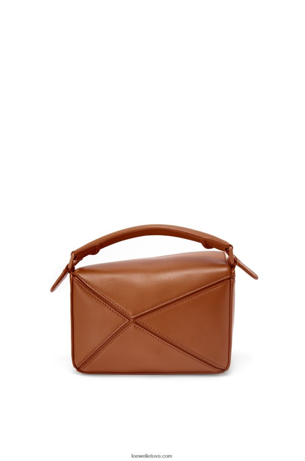 Loewe moterys mini galvosūkių maišelis iš satino veršiuko odos pekano BZ26XN273