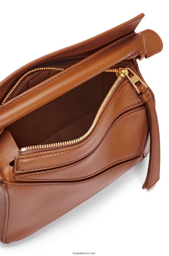 Loewe moterys mini galvosūkių maišelis iš satino veršiuko odos pekano BZ26XN273