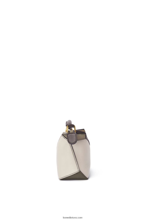 Loewe moterys mini galvosūkio kraštas iš Nappa veršiuko odos lauro žalia/šviesi aviža BZ26XN253