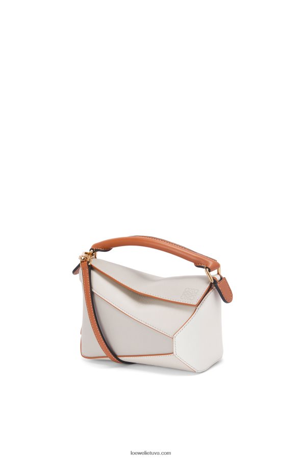 Loewe moterys mini galvosūkio kraštas iš Nappa veršiuko odos vaiduoklis/švelnus baltas BZ26XN258