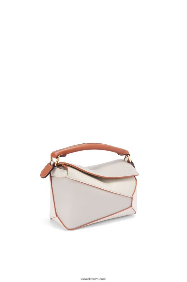 Loewe moterys mini galvosūkio kraštas iš Nappa veršiuko odos vaiduoklis/švelnus baltas BZ26XN258