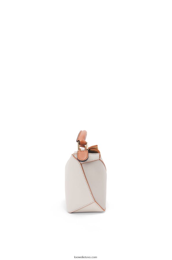 Loewe moterys mini galvosūkio kraštas iš Nappa veršiuko odos vaiduoklis/švelnus baltas BZ26XN258