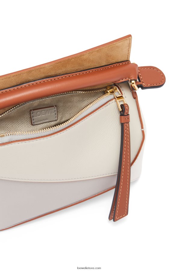 Loewe moterys mini galvosūkio kraštas iš Nappa veršiuko odos vaiduoklis/švelnus baltas BZ26XN258