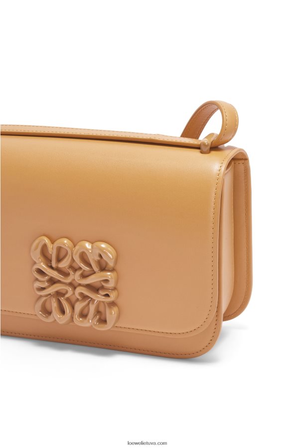 Loewe moterys mažas gojos krepšys iš šilkinės veršio odos šilta dykuma BZ26XN455