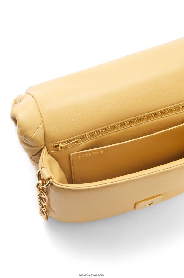 Loewe moterys pūkuotas goja iš klostuoto blizgaus napos ėriuko odos tamsus sviestas BZ26XN381