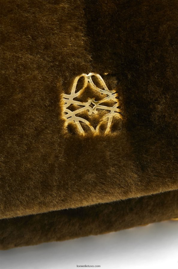 Loewe moterys pūkuotas goja maišelis iš kirpimo chaki žalia BZ26XN468