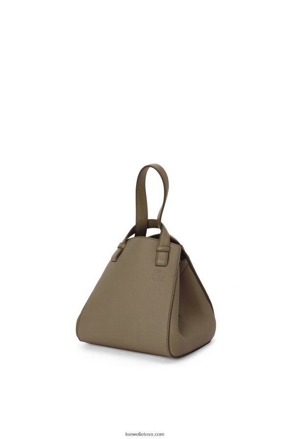 Loewe moterys hamako grynuolio maišelis iš minkštos grūdėtos veršio odos laurų žalia BZ26XN500