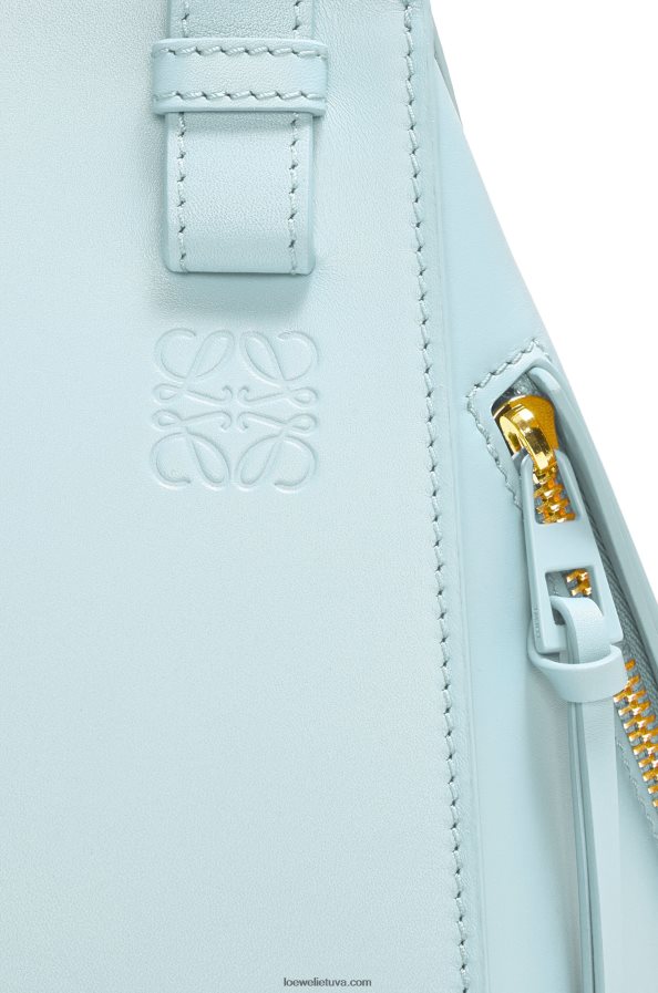 Loewe moterys kompaktiškas hamakas iš satino veršio odos akvamarinas BZ26XN460