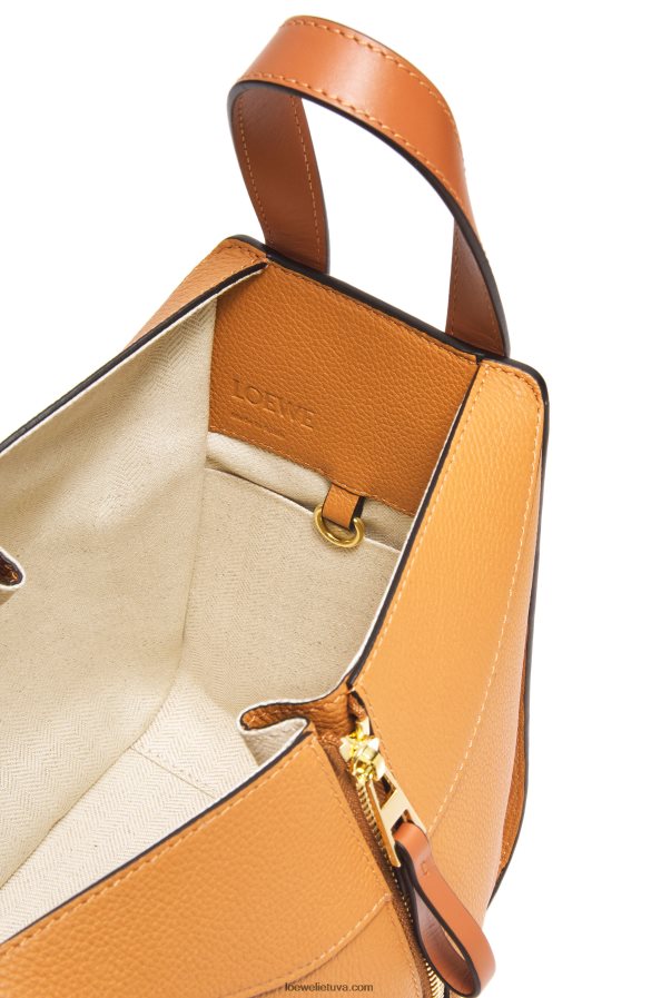 Loewe moterys kompaktiškas hamako krepšys iš minkštos grūdėtos blauzdos odos lengva karamelė BZ26XN407