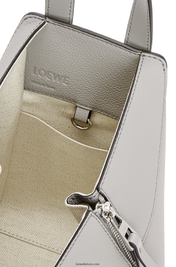 Loewe moterys kompaktiškas hamako krepšys iš minkštos grūdėtos blauzdos odos perlų pilka BZ26XN342