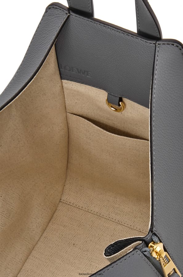Loewe moterys mažas hamako maišelis iš minkštos grūdėtos veršienos asfalto pilka BZ26XN502