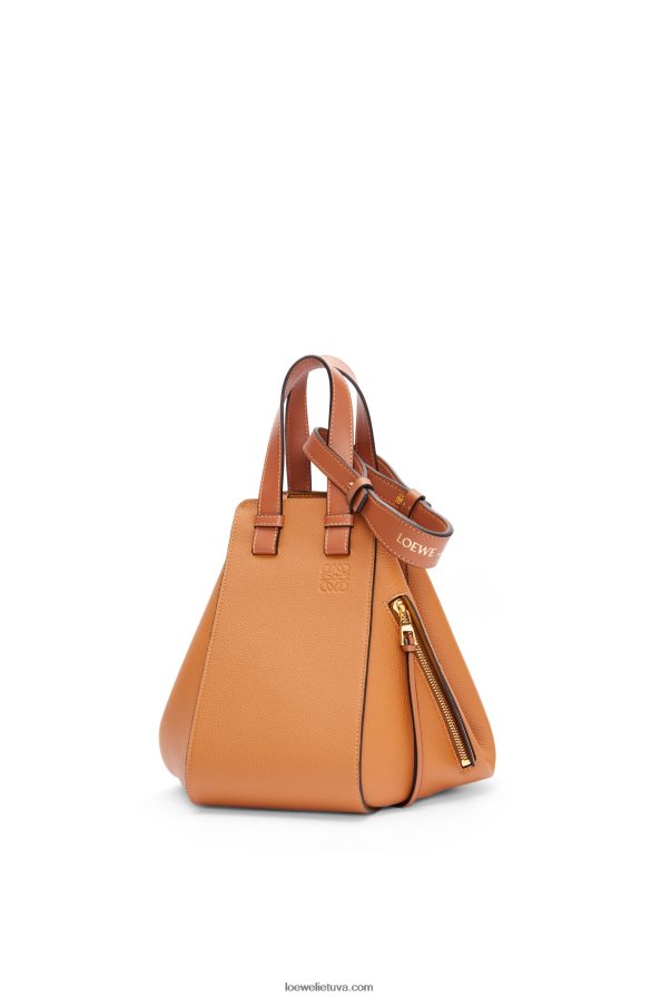 Loewe moterys mažas hamako maišelis iš minkštos grūdėtos veršienos lengva karamelė BZ26XN439